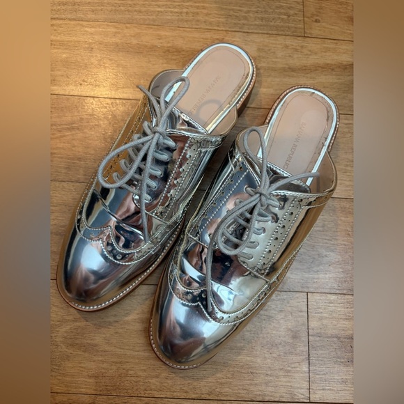 Banana Republic women’s silver slip on loafers size 9 - Picture 2 of 7